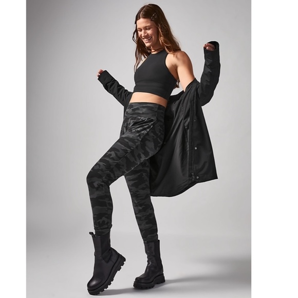 Athleta • Black Camo Salutation Jogger • Size L - Picture 4 of 13